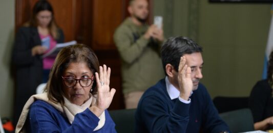 La senadora bonaerense del Frente de Todos, Ana Devalle, valoró la provincialización del Hospital “Ramón Carrillo” de San Vicente y celebró el 20º aniversario del Simplemente Evita, de La Matanza. Visitas de alto voltaje a La Matanza.