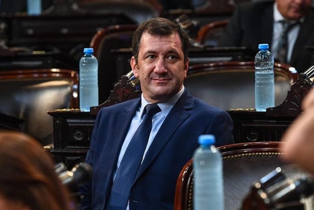 El senador entrerriano Edgardo Kueider afirmó que la división del interbloque del Frente de Todos “sólo es una estrategia legislativa”. 