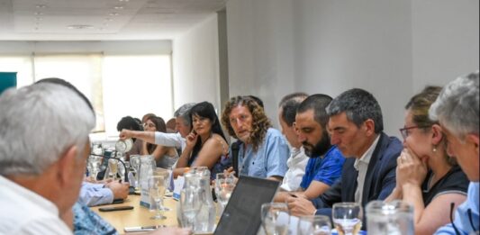 El Gobierno de Axel Kicillof convocó a los estatales bonaerenses para este viernes desde las 16 horas. Ayer, le ofreció un 40% de aumento a los docentes, en el marco de las paritarias 2023.
