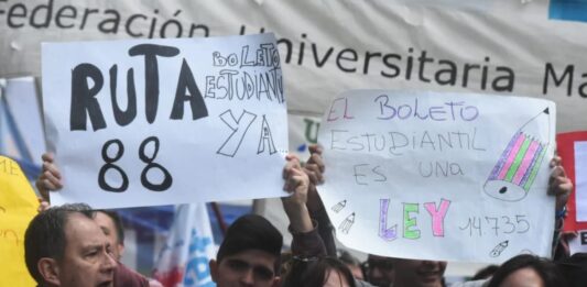 El bloque radical del Concejo Deliberante de Mar del Plata criticó al Ejecutivo de Kicillof por la demora en la implementación del boleto estudiantil.
