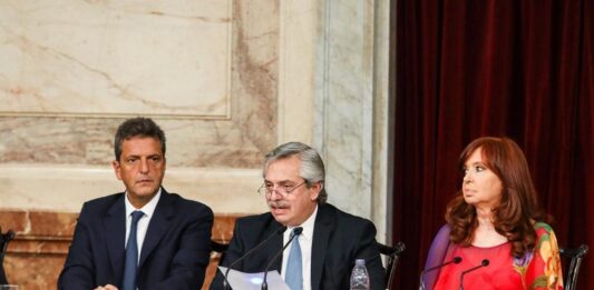 Alberto Fernández avanza en la redacción del discurso que pronunciará para abrir las sesiones ordinarias ante la asamblea legislativa.