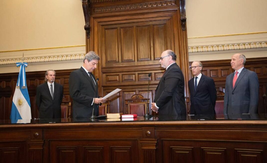 El Consejo de la Magistratura busca salir de la parálisis de 8 meses sin decisiones relevantes mientras aguarda la jura de los tres senadores.