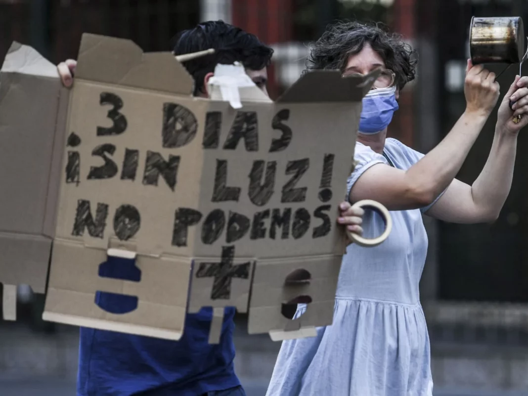 La Defensoría del Pueblo denunció penalmente a Edesur luego de que la empresa dejara a más de 180 mil familias sin luz en plena ola de calor.