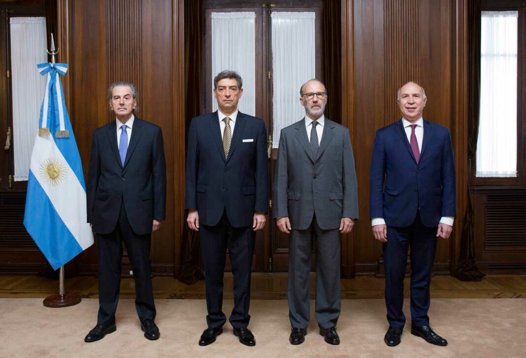 La Corte Suprema suspendió las elecciones de este domingo en San Juan y Tucumán al impugnar como inconstitucional las candidaturas de Juan Manzur y Sergio Uñac.