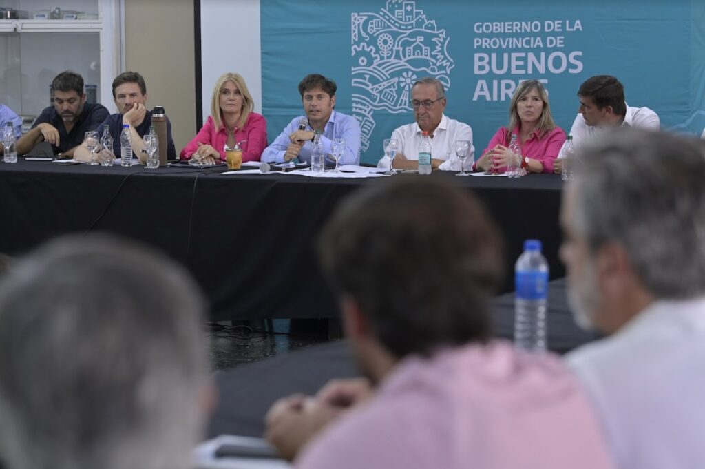 Durante su recorrida por Tandil, Kicillof se reunió con referentes del sector turístico. 