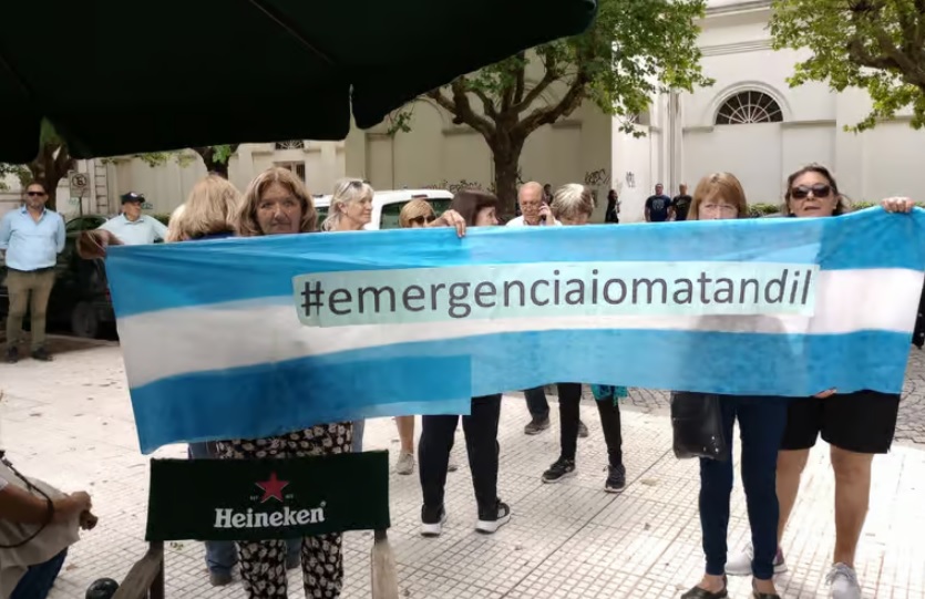 Los afiliados del IOMA le entregaron una nota con una serie de reclamos a Kicillof. Es la sexta que giran al Gobierno bonaerense. 