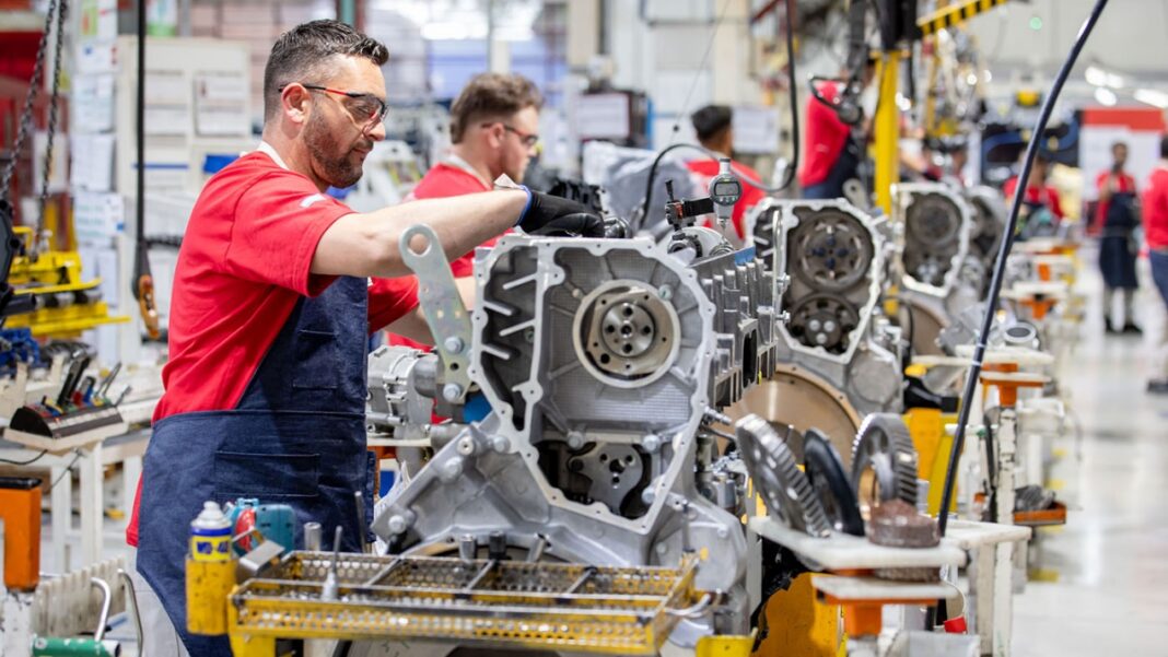La Unión Industrial Argentina (UIA) informó que la actividad industrial se desplomó un 14,1% en abril. De esta manera, el balance del primer cuatrimestre registra una caída del 12,4%.
