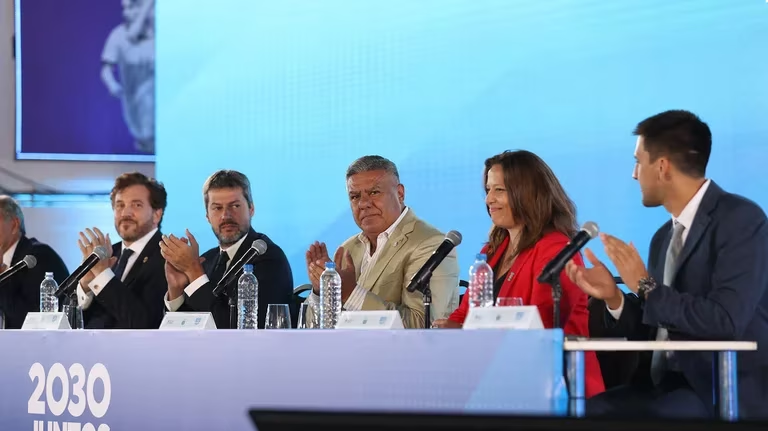 Alberto Fernández pidió sumar a Bolivia a la candidatura conjunta por Argentina, Uruguay, Chile y Paraguay, como sedes del Mundial 2030 de fútbol. 