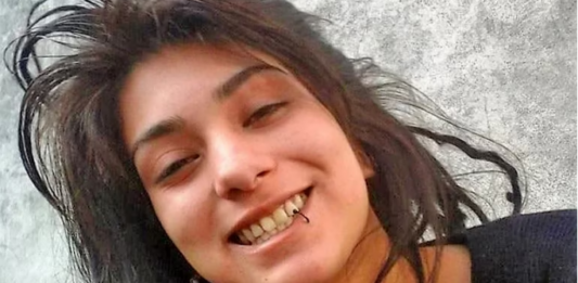 Esta mañana comenzó el segundo juicio a los femicidas de Lucía Pérez, luego de que dos jueces negligentes los condenaran por comercializar estupefacientes en la primera sentencia.