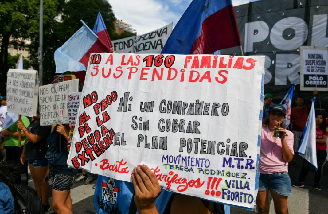 Luego de que Tolosa Paz se negara a recibirlos en su despacho, piqueteros de izquierda vuelven a las calles en contra de los recortes del Potenciar Trabajo.