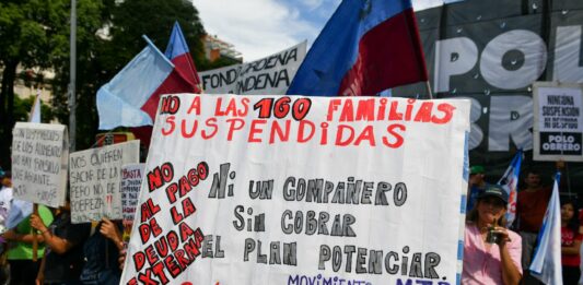 Luego de que Tolosa Paz se negara a recibirlos en su despacho, piqueteros de izquierda vuelven a las calles en contra de los recortes del Potenciar Trabajo.