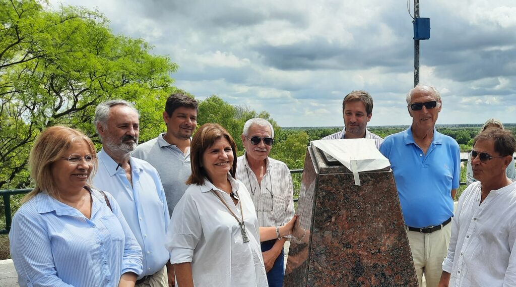 “Sabemos lo que hay que hacer para recuperar nuestra Provincia", declaró De la Torre en clara campaña electoral.