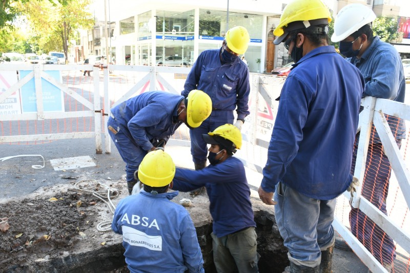 ABSA deja sin agua a La Plata y crece el malestar de los vecinos