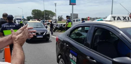 Luego de varias semanas de conflicto, los taxistas de Mar del Plata vuelven a amenazar a Montenegro con un paro si no abre un canal de diálogo.