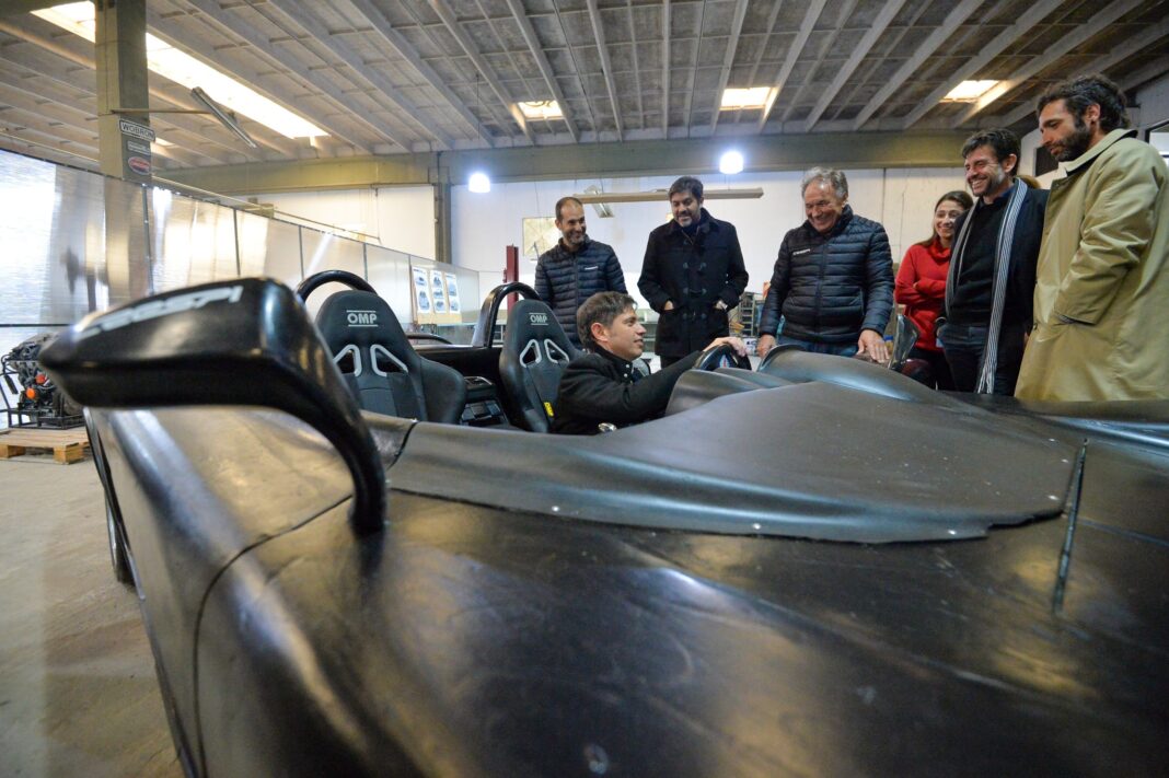 El gobernador Axel Kicillof visitará este viernes Fiesta Nacional del Automovilismo de Balcarce. Además, recorrerá una fábrica y entregará una ambulancia en el hospital municipal.