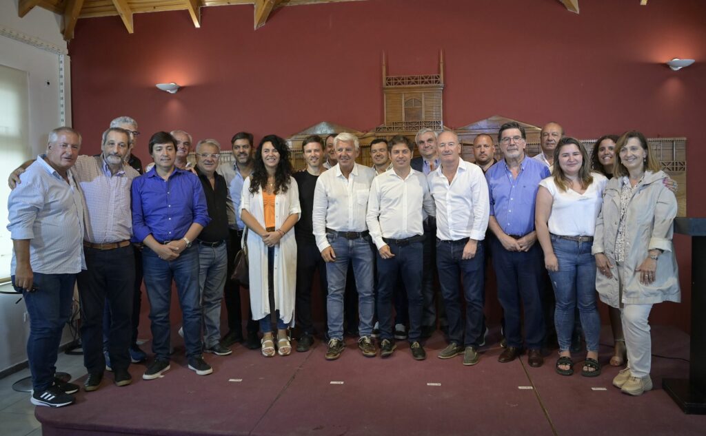 El Gobierno bonaerense anunció medidas para el turismo y la educación desde Monte Hermoso. 