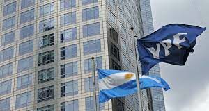 El arco político opositor salió al cruce del kirchnerismo tras conocerse la condena al estado argentino por la estatización de YPF en el año 2012.
