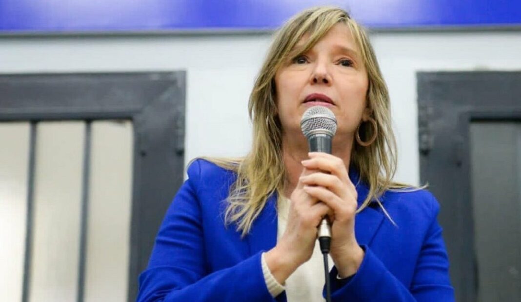 Álvarez Rodríguez remarcó que uno de los pedidos unánimes de los consejeros del PJ bonaerense fue la suma fija para los asalariados. Además, la ministra reclamó que se vuelva a convocar a la mesa política del Frente de Todos.