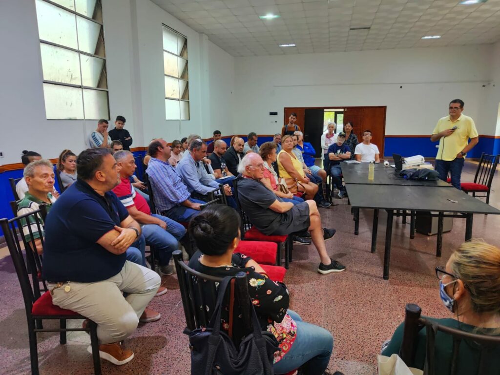 Tras la asamblea vecinal, Frangul sostuvo que se acordó exigirle a ABSA la realización de obras para el mejor suministro de agua.
