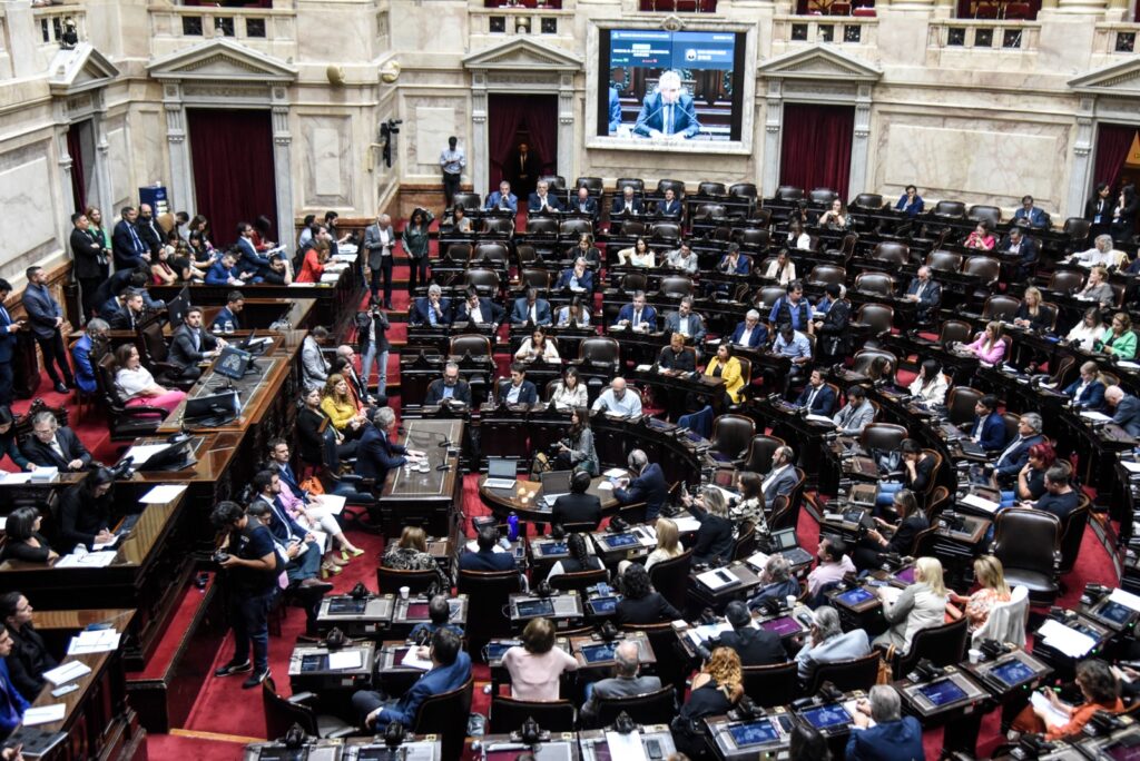 En su informe de gestión, Rossi abordó principalmente temas vinculados con las áreas de economía, seguridad y educación.