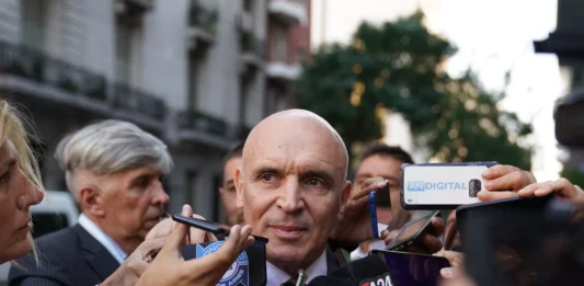 Espert avanza en una alianza con Juntos por el Cambio para competir en una mega PASO. Conocé los motivos de la estrategia del diputado nacional.