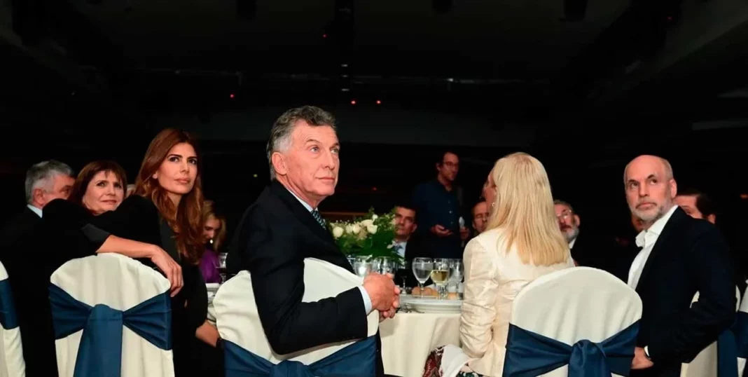 Luego de anunciar su renunciamiento a ser candidato, el expresidente Mauricio Macri estuvo junto a Patricia Bullrich y Horacio Rodríguez Larreta en la cena de la Fundación Libertad.
