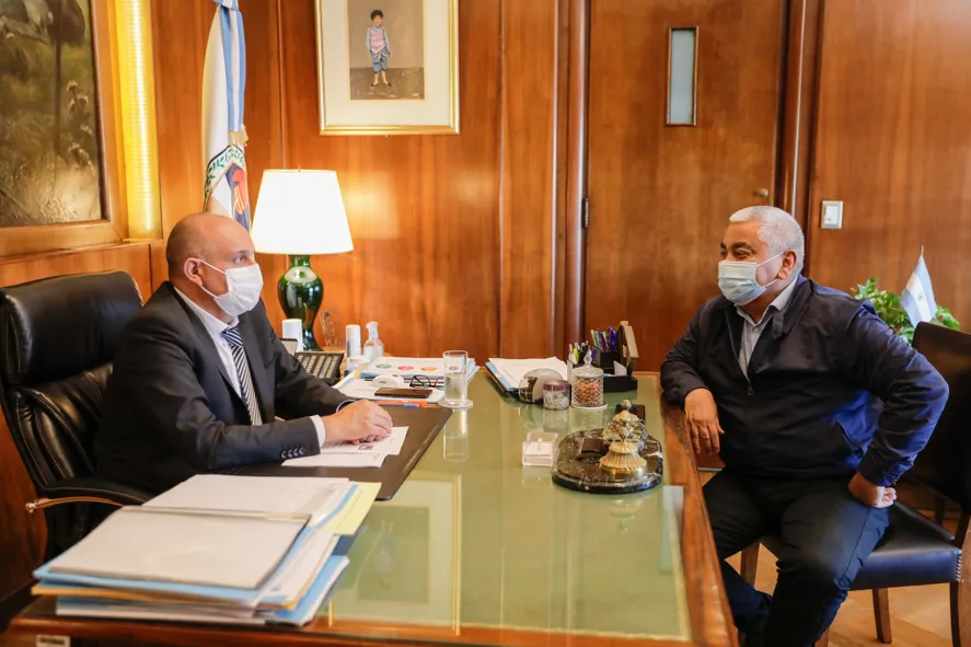 Cecilio Salazar, junto al por entonces ministro de Transporte de la Nación, Alexis Guerrera, antes de asumir su cargo en el Ferrocarril Belgrano Carga.