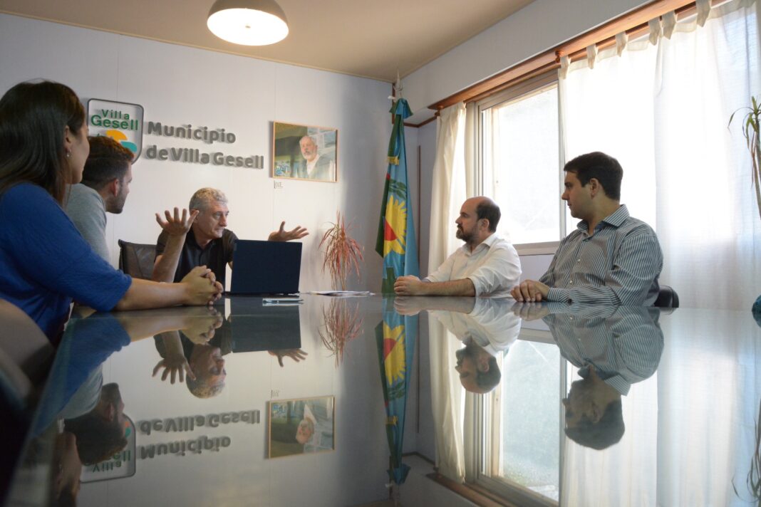 Mediante un convenio con la CONAMI, Villa Gesell contará con una línea de microcréditos para emprendedores, cooperativas y productores locales.