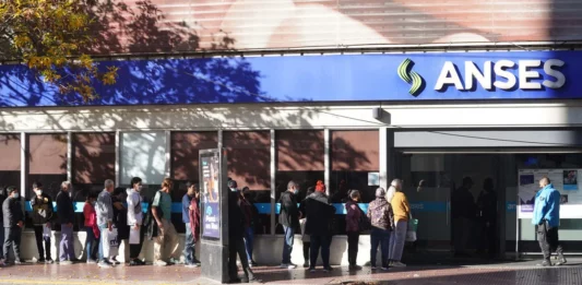 Más de 1.200.000 jubilados y pensionados percibirán un aumento adicional en abril y mayo.