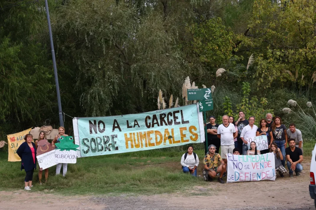 Vecinos de Tigre se organizaron contra la construcción de una alcaidía sobre el humedal.