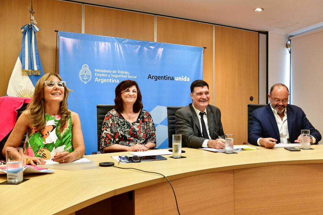 El Ministerio de Trabajo llegó a un acuerdo y el salario mínimo, vital y móvil ascenderá a $80.342 en abril.