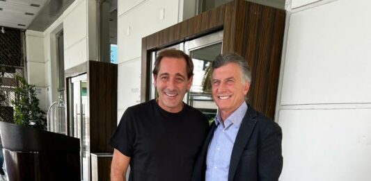 El intendente de La Plata, Julio Garro, dialogó con el exmandatario Mauricio Macri sobre "seguir fortaleciendo Juntos" en el territorio bonaerense.