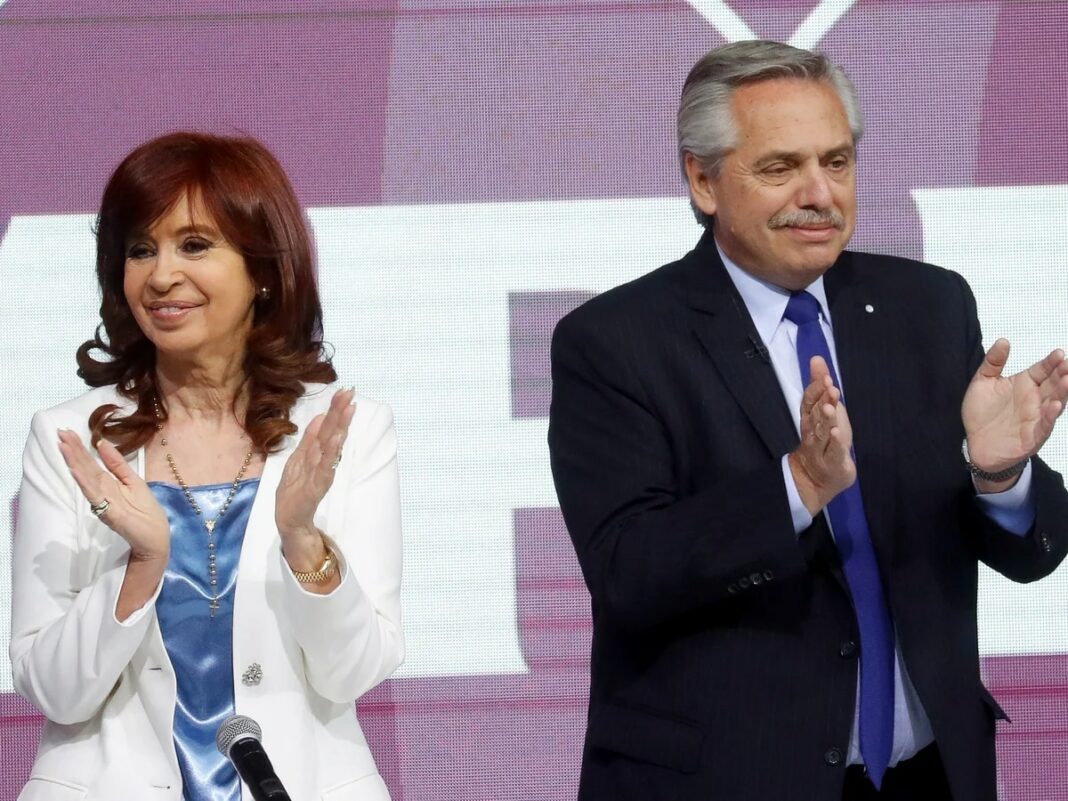 Alberto Fernández y Cristina Kirchner reaparecen para disertar en el foro mundial de derechos humanos en la Ciudad de Buenos Aires.