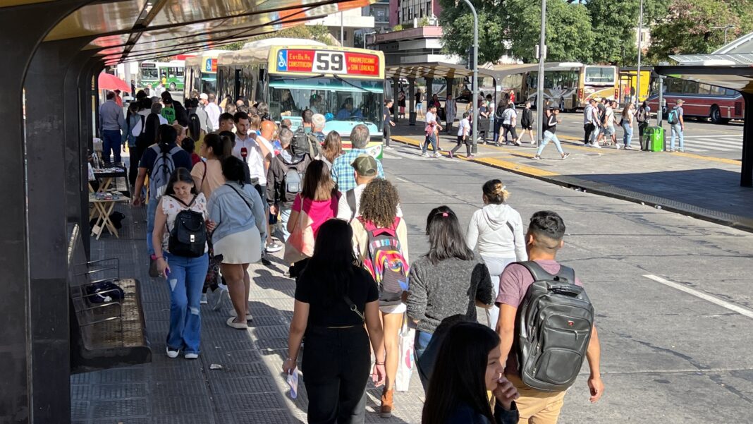 Las cámaras empresariales de transporte levantaron el paro de colectivos que se iba a realizar entre las 13.00 y las 16.00 horas tras el pago parcial de los subsidios.