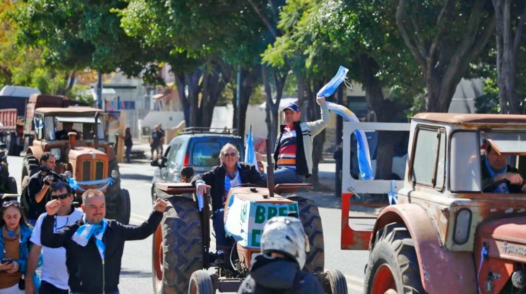 El campo anunció su intención de movilizarse para exigirle al Gobierno ayudas impositivas ante la sequía.