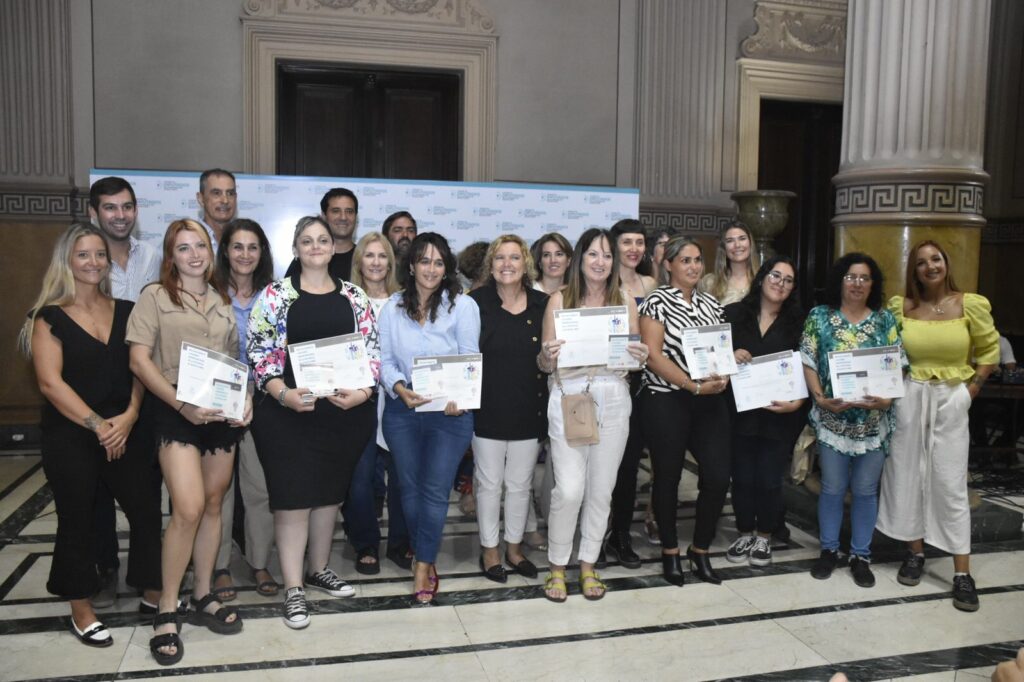 Diputados de Juntos llevaron a cabo un reconocimiento a diez mujeres de distintas regiones de la provincia de Buenos Aires.