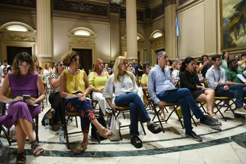 Nueve legisladores de Juntos se presentaron para la entrega del reconocimiento que busca visibilizar a mujeres emprendedoras.