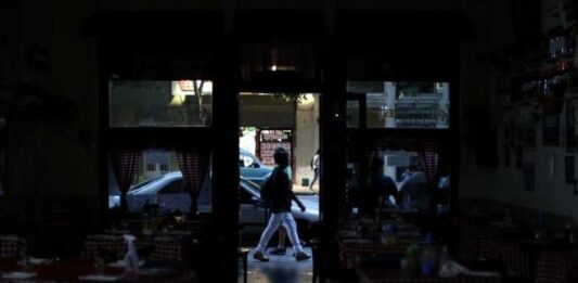 Más de 70 mil usuarios continúan sin suministro eléctrico por los cortes de luz en el Conurbano bonaerense.