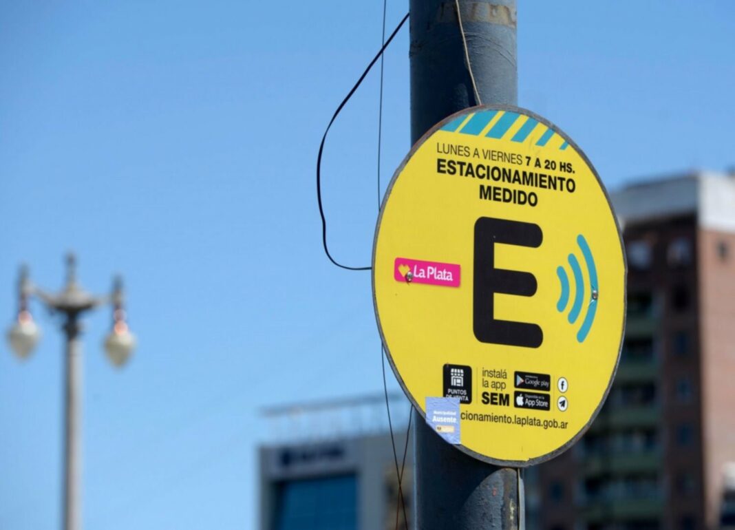 En La Plata, la oposición denunció que el estacionamiento medido aumentó un 130% en los últimos siete meses.