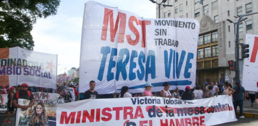 Los piqueteros mantendrán por 48 horas el acampe en reclamo por el ajuste en el programa Potenciar Trabajo.
