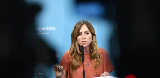 Los piqueteros mantienen los acampes contra el ajuste de Tolosa Paz en el Potenciar Trabajo.