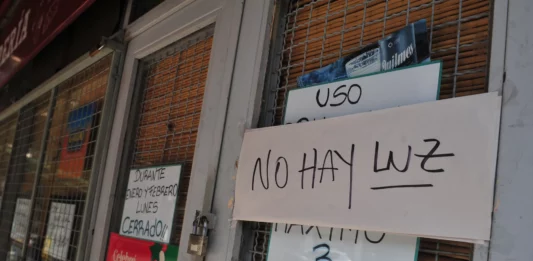 Más de 58 mil usuarios de Edesur y Edenor se encuentran afectados por los cortes de luz en el Conurbano bonaerense.
