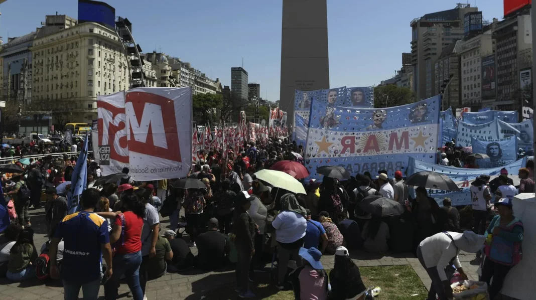 Los piqueteros llevarán adelante un plan de lucha contra el Gobierno que incluirá marchas, cortes de calles y un acampes.