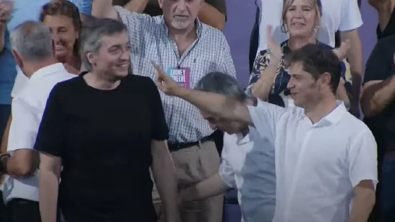 Máximo Kirchner y Axel Kicillof en el  Plenario “Luche y vuelve: Cristina 2023”