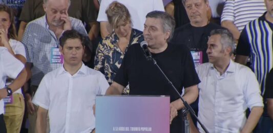 En el plenario “Luche y vuelve: Cristina 2023”, Máximo Kirchner llamó a representar "los intereses del pueblo".