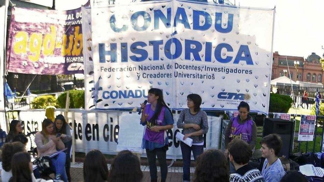 Los docentes universitarios informaron su rechazo a la oferta salarial del Gobierno y convocaron a un paro de una semana.