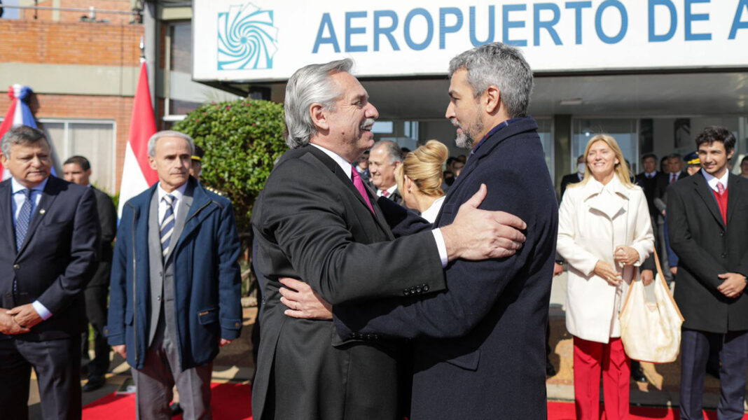 Alberto Fernández recibirá este mediodía al presidente de Paraguay, Mario Abdo Benítez, para dialogar sobre el peaje en el Paraná.
