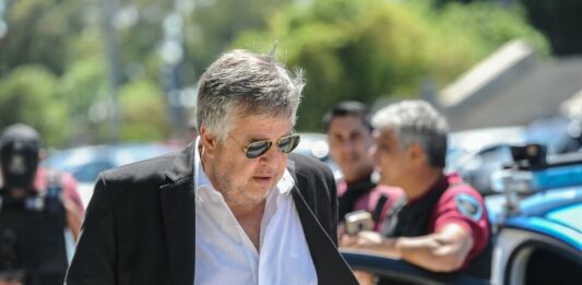 El fiscal no asistió a la comisión que investiga el juicio político a la Corte y el oficialismo analiza usar la fuerza pública para que asista presencialmente.