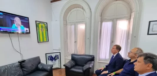 La oposición no recibió a Kicillof en su ingreso a la Legislatura bonaerense porque tuvo una “actitud autoritaria”.