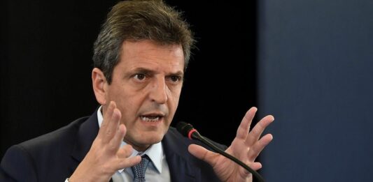 El ministro de Economía, Sergio Massa, llegó a un acuerdo con el FMI para atrasar el vencimiento de pago previsto para esta semana por USD 2700 millones.
